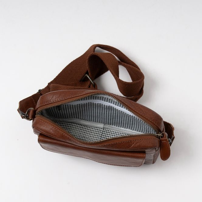 Huvudbild LAVA läder clutch med ytterficka - brun