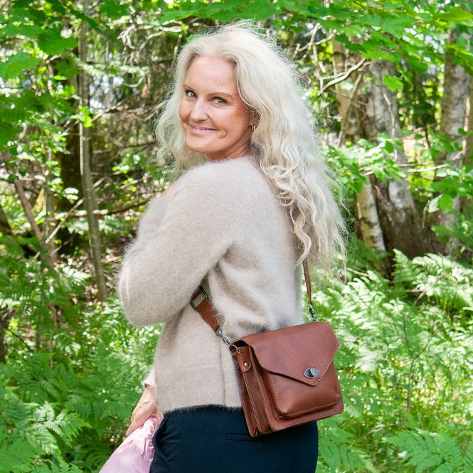 Huvudbild LUCY läderväska med spänne - brun