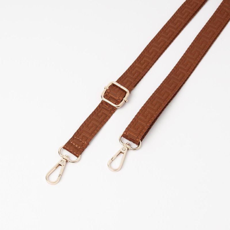 Smal axelrem cognac - enfärgad väska rem med vävt mönster och guldfärgad metall