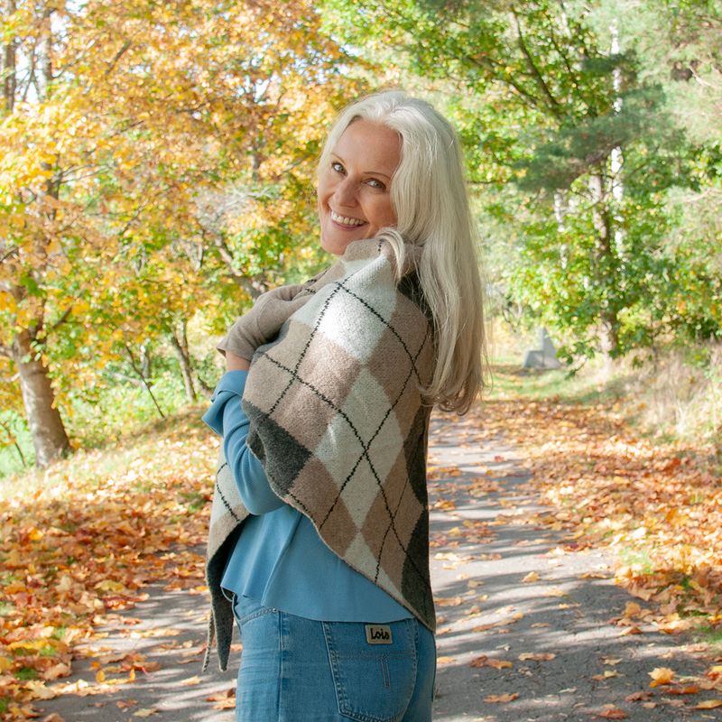Trekantskjerf med harlequin mønster – beige og grå
