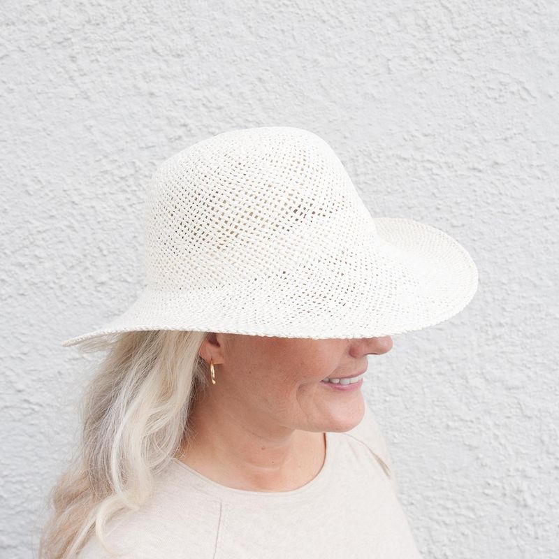 Klassisk stråhatt i pappersstrå – 9 cm brätte (storlek 58)