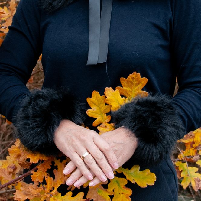 Huvudbild Manschetter i fuskpäls svart