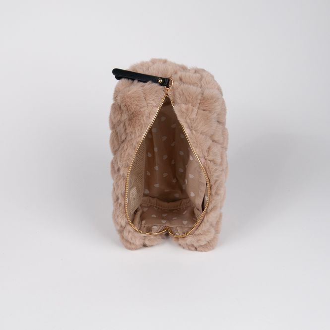 Huvudbild Liten makeupväska i fuskpäls beige