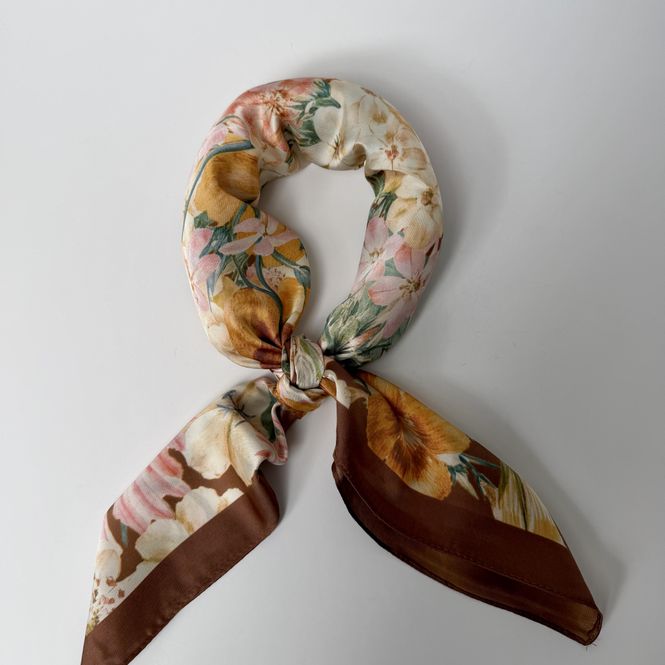 Huvudbild Blommig sidenslen scarf 70x70 cm – somrig ...