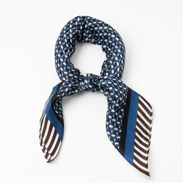 Huvudbild Liten mörkblå scarf med grafiskt mönster och ...
