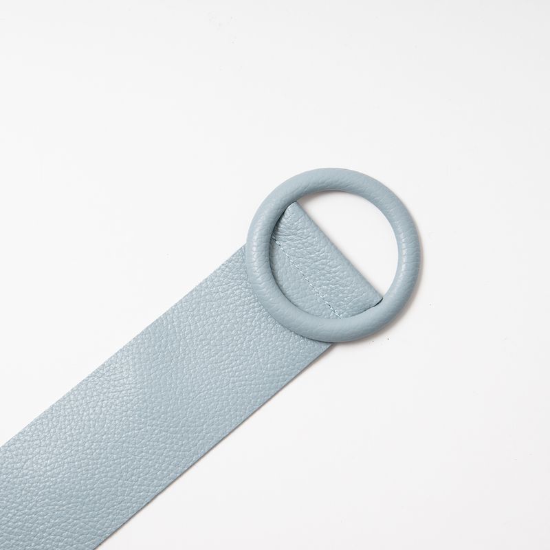 Läderbälte med runt spänne - ljusblått