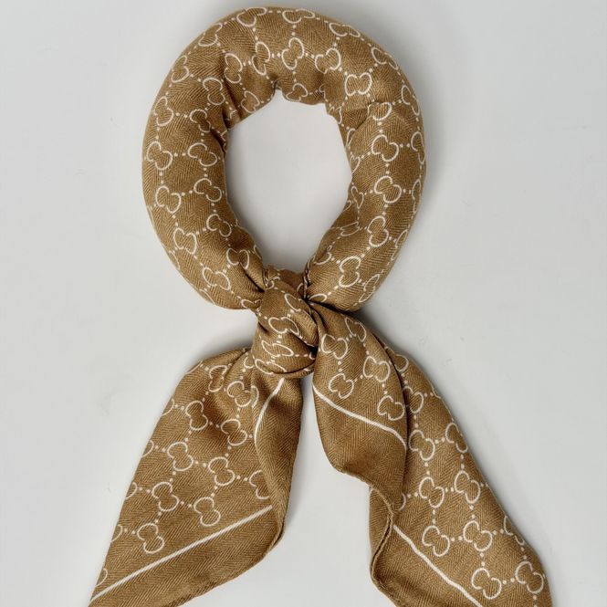 Huvudbild Mönstrad scarf 70x70 cm – klassisk och ...
